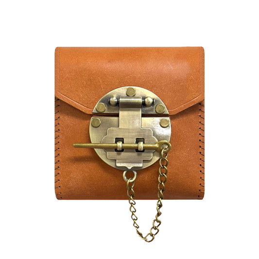 Vintage clasp made of cowhide leather, cube-shaped design Pouch