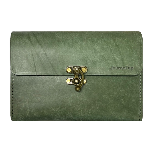 Storage pouch made of cowhide leather with a vintage clasp for a classic and elegant look